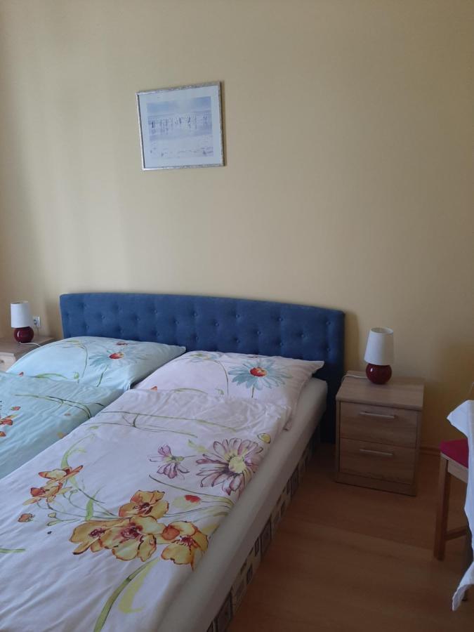 Kondics Apartmanhaz Шарвар Экстерьер фото