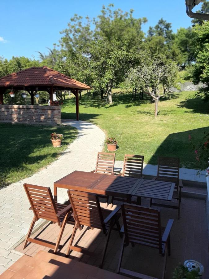 Kondics Apartmanhaz Шарвар Экстерьер фото