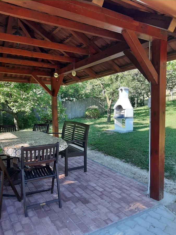 Kondics Apartmanhaz Шарвар Экстерьер фото