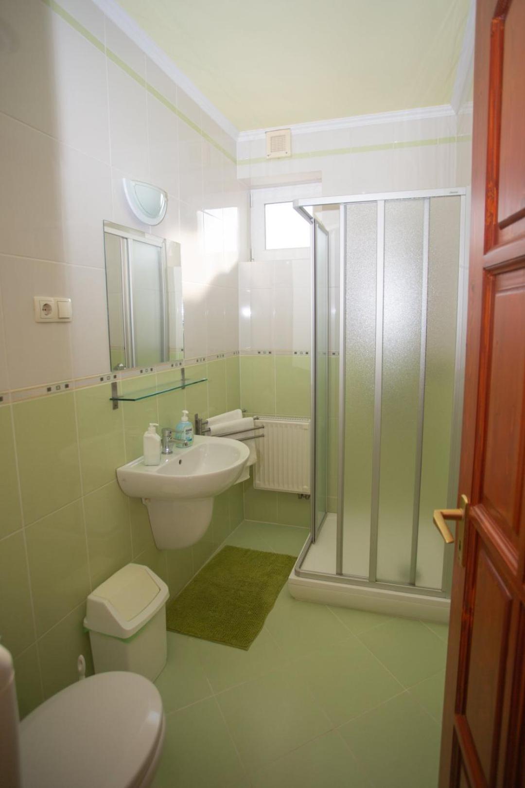 Kondics Apartmanhaz Шарвар Экстерьер фото
