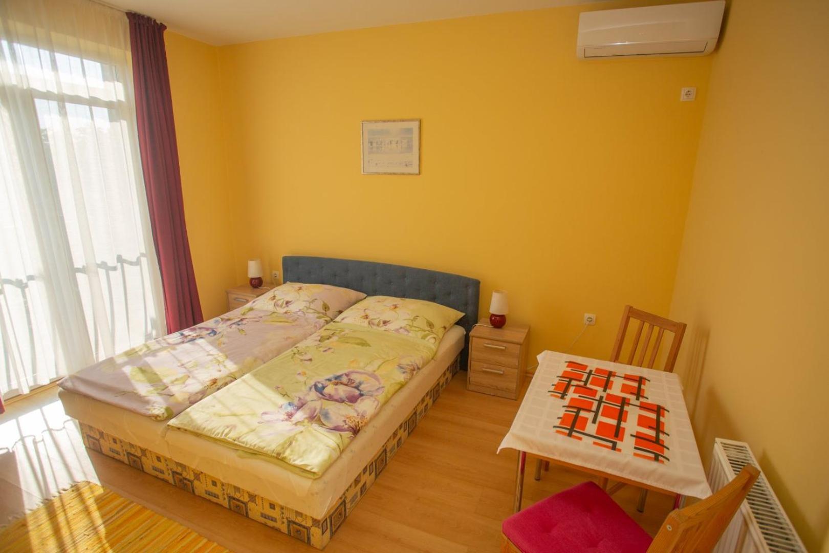 Kondics Apartmanhaz Шарвар Экстерьер фото