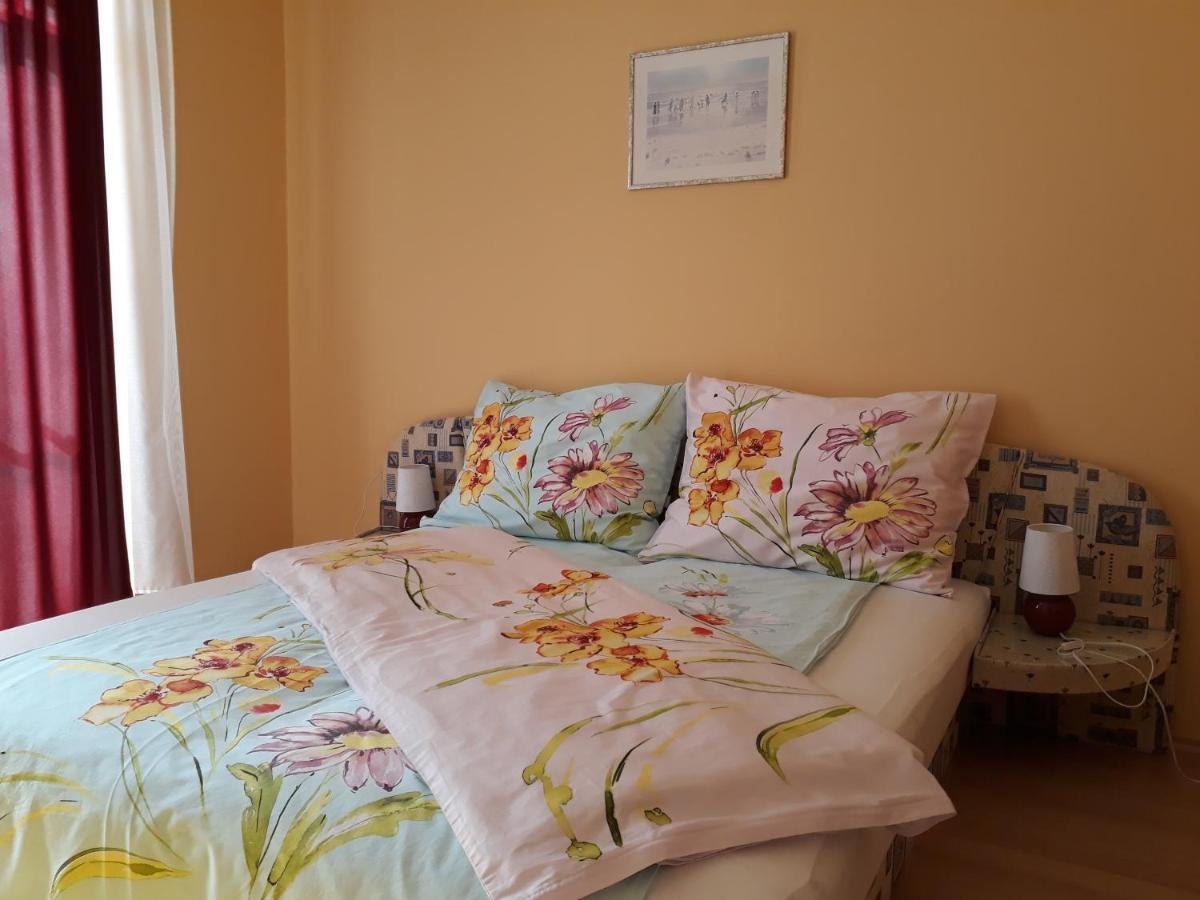 Kondics Apartmanhaz Шарвар Экстерьер фото